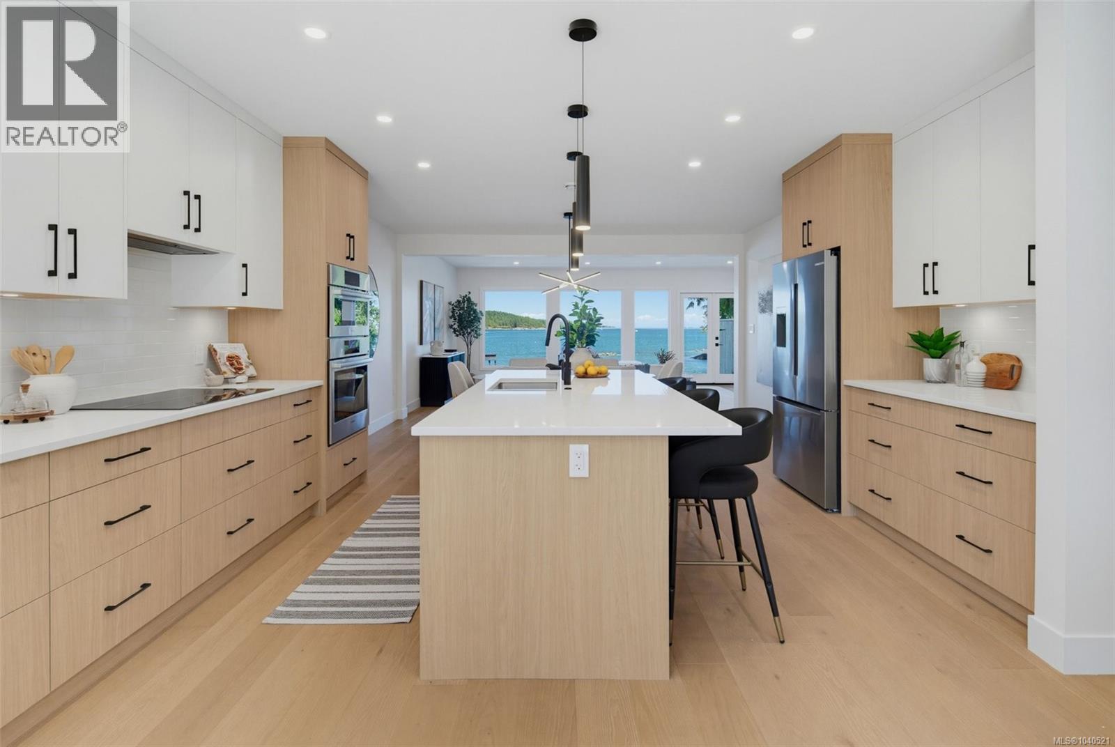 16 2330 Harbour Road, Sidney
