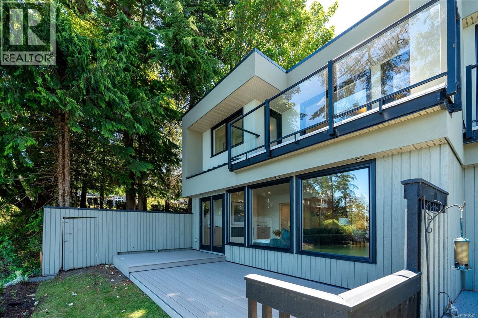 16 2330 Harbour Road, Sidney