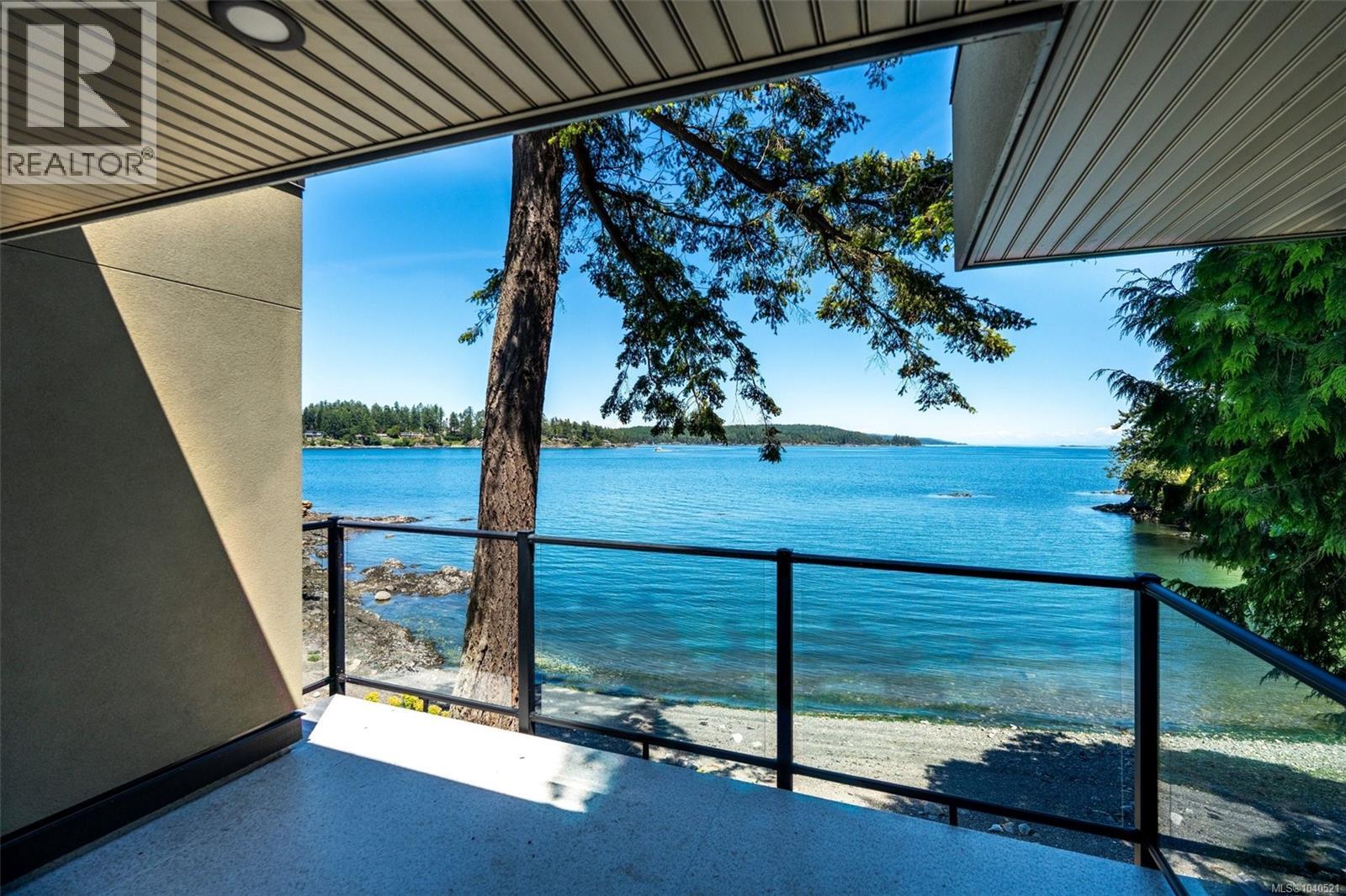 16 2330 Harbour Road, Sidney