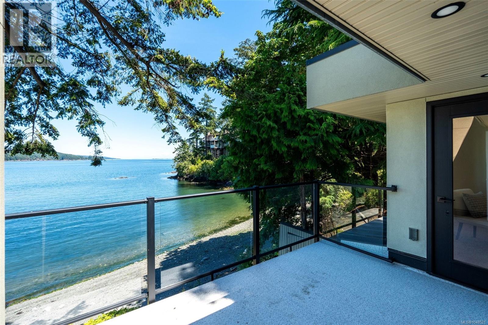16 2330 Harbour Road, Sidney