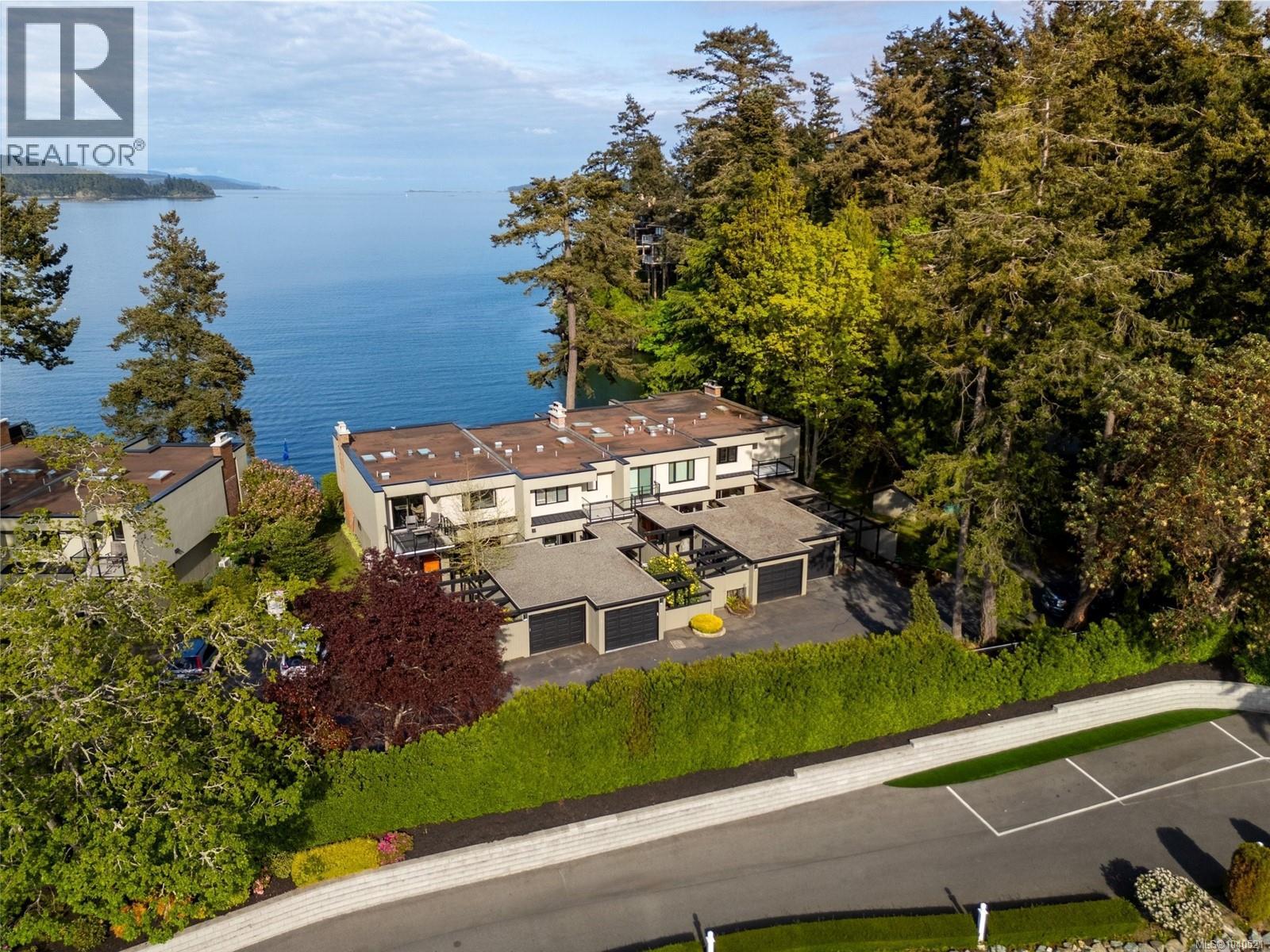 16 2330 Harbour Road, Sidney
