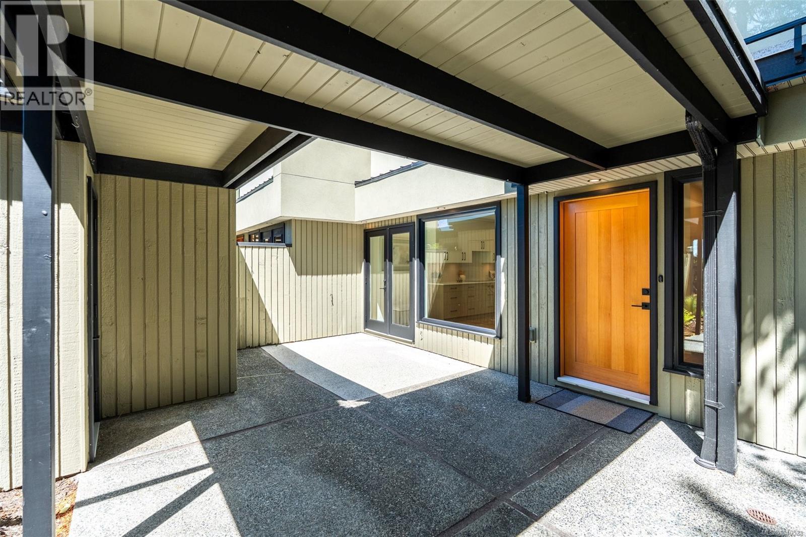 16 2330 Harbour Road, Sidney