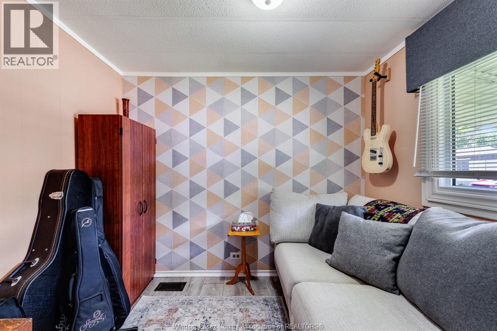105 Brooks BOULEVARD - 22
