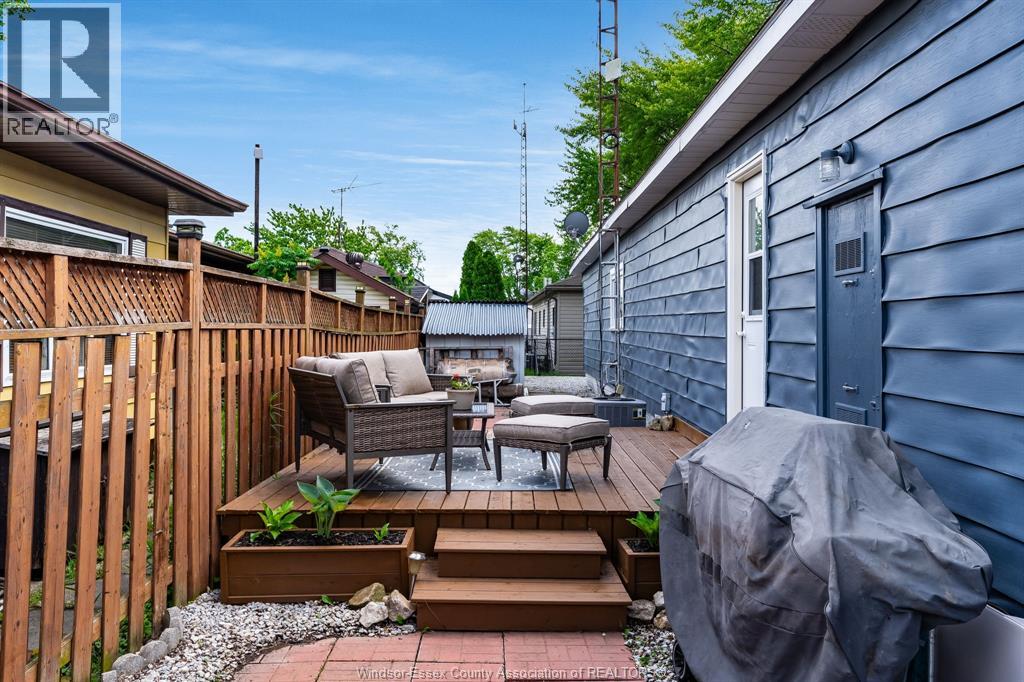 105 Brooks BOULEVARD - 27