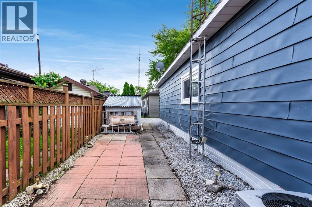 105 Brooks BOULEVARD - 31