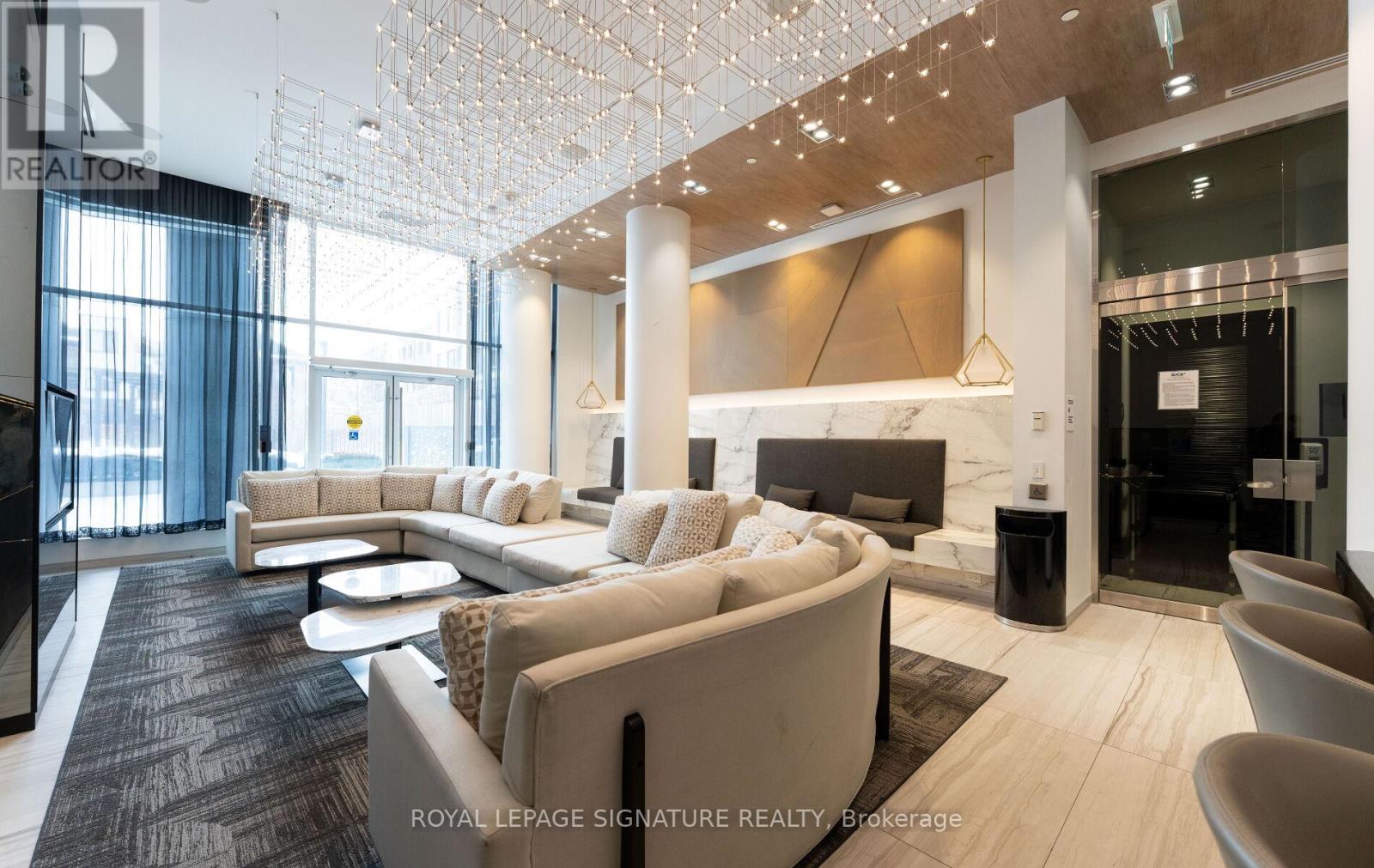 #213 80 VANAULEY STREET - 21