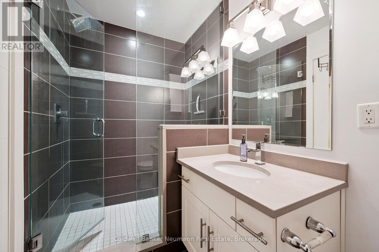 #8 32 ARKELL ROAD - 18