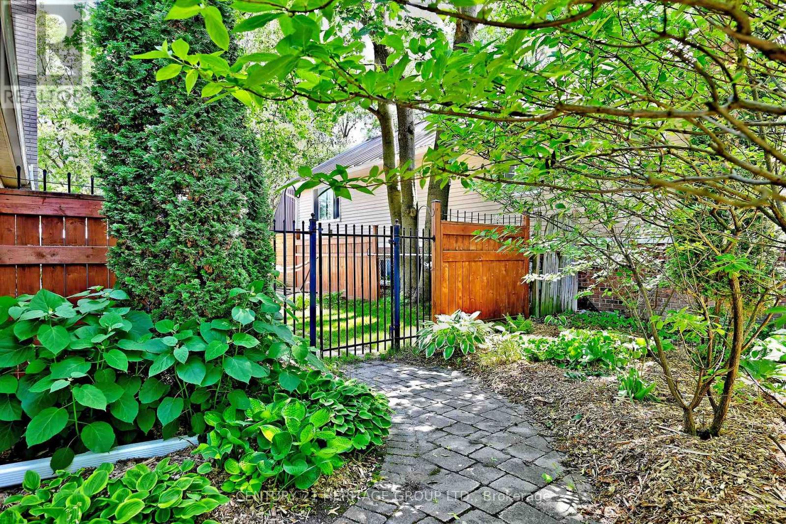 38 GRANT COURT - 26