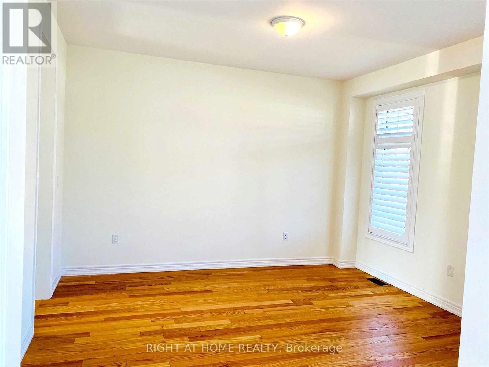 24 SUMMER BREESE DRIVE W - 8