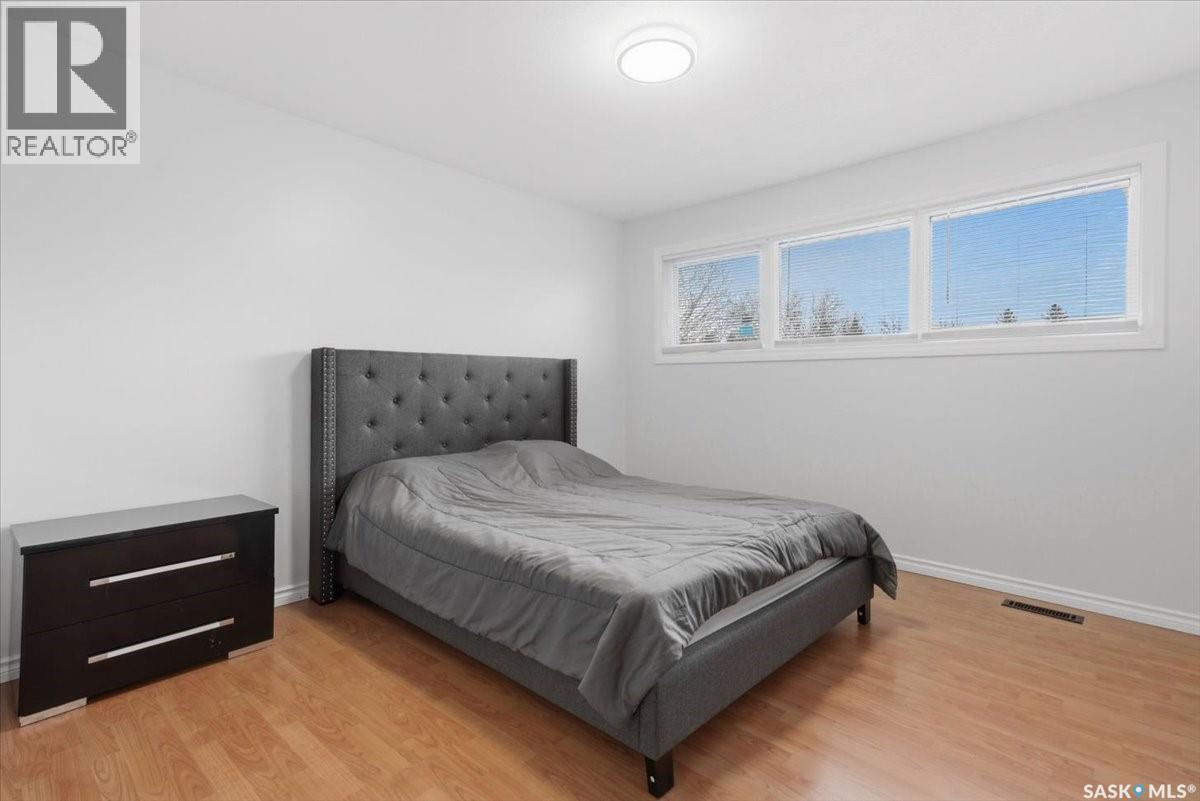 182 Lincoln DRIVE - 22