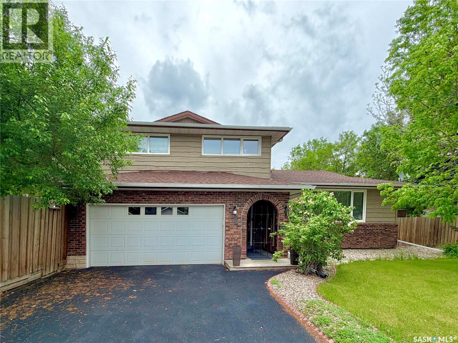 182 Lincoln DRIVE - 1