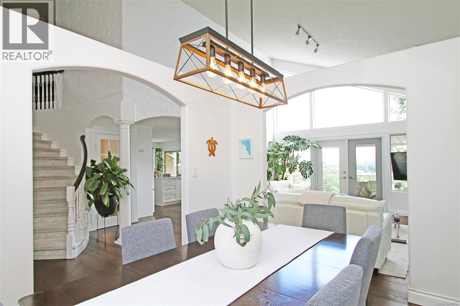 150 Rainbow Cres - 12