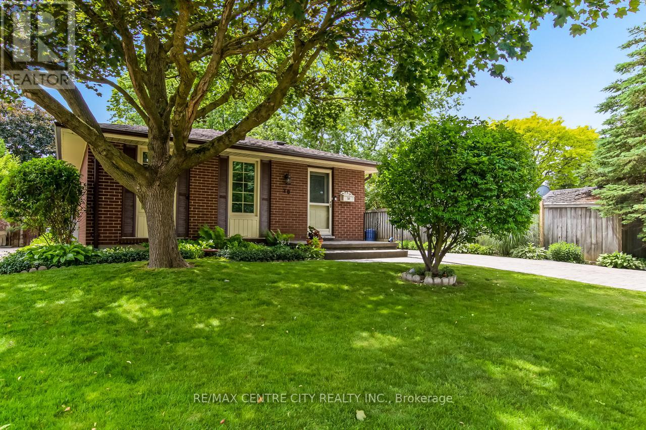 20 HINES CRESCENT - 1