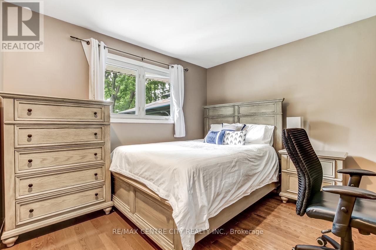 20 HINES CRESCENT - 13