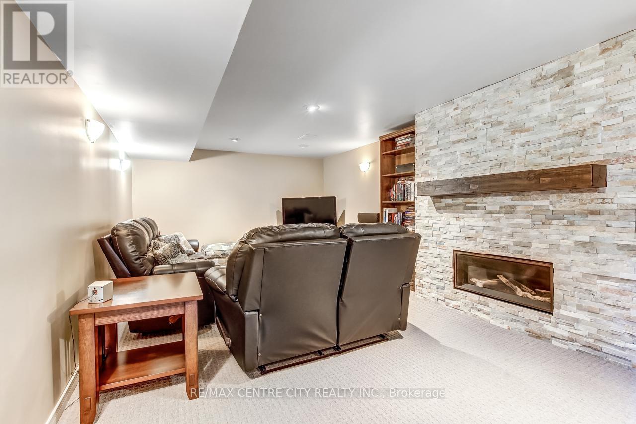 20 HINES CRESCENT - 17