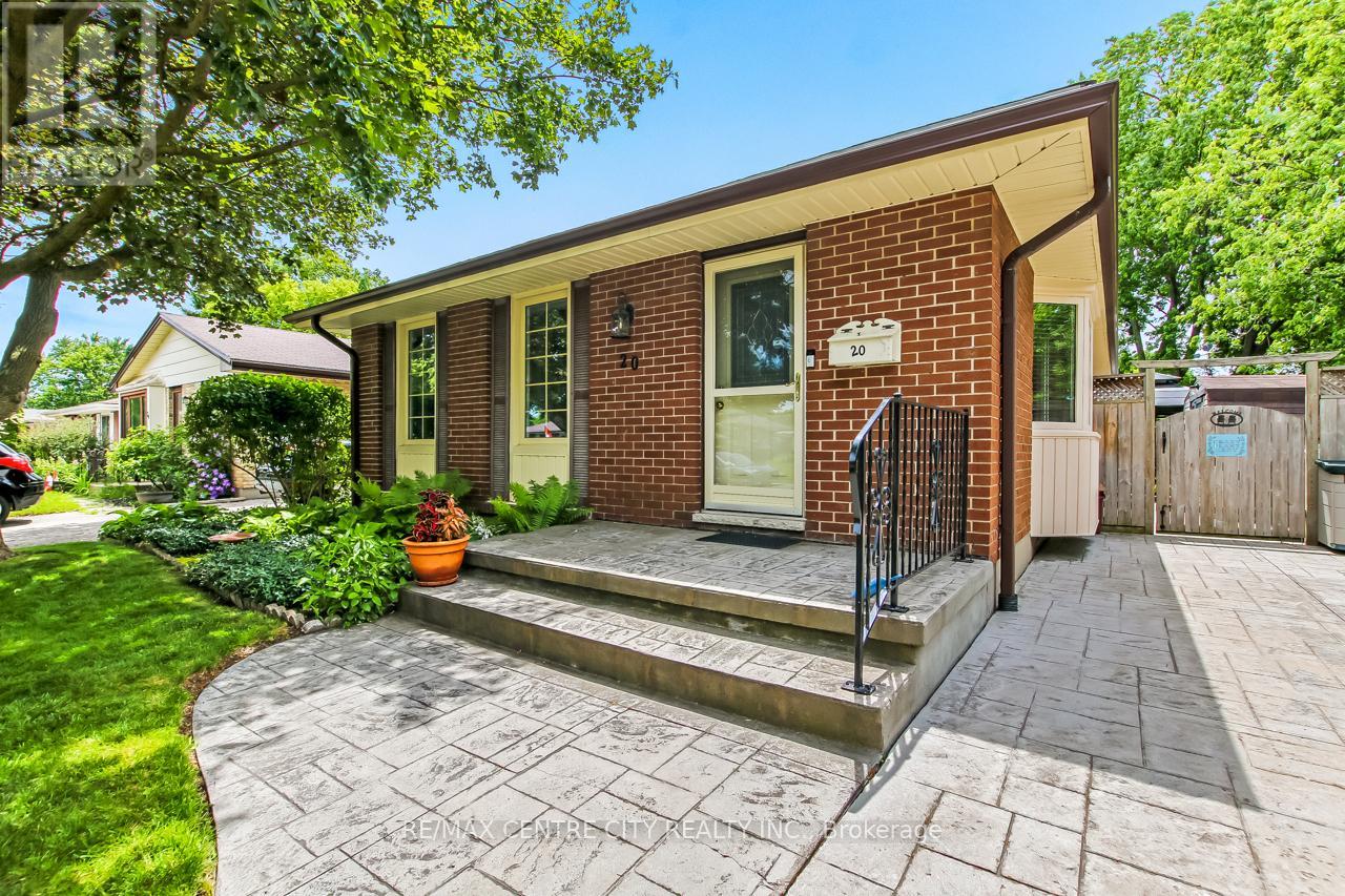 20 HINES CRESCENT - 2