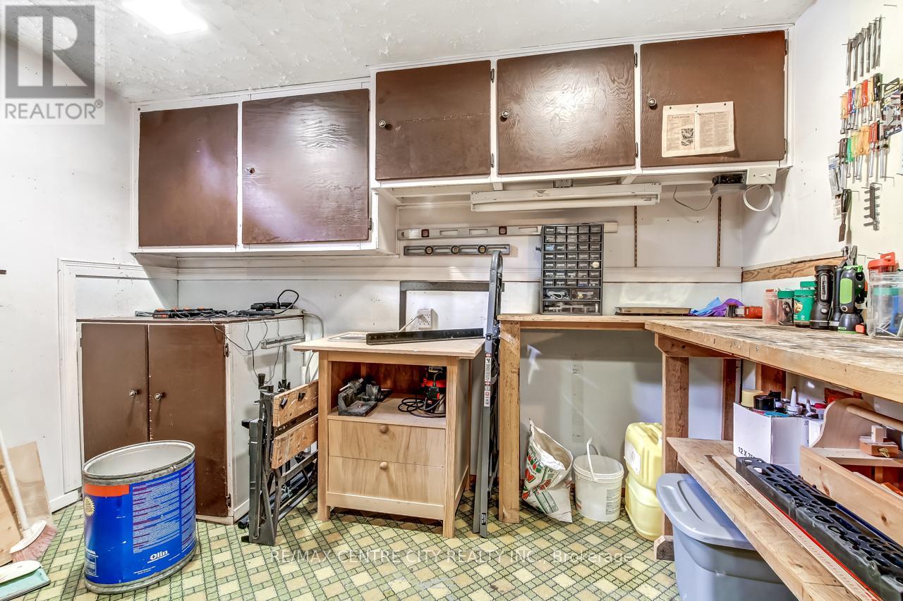 20 HINES CRESCENT - 20