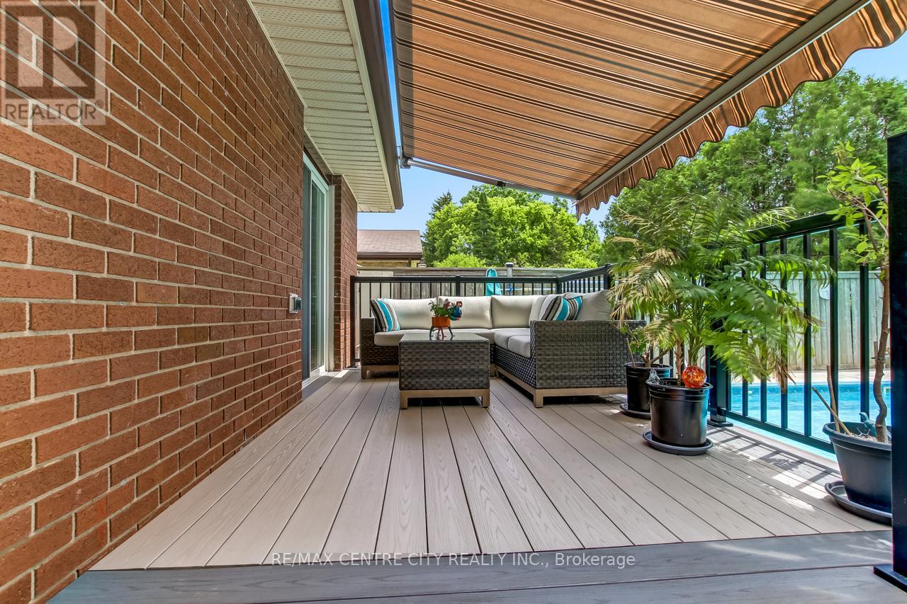 20 HINES CRESCENT - 23