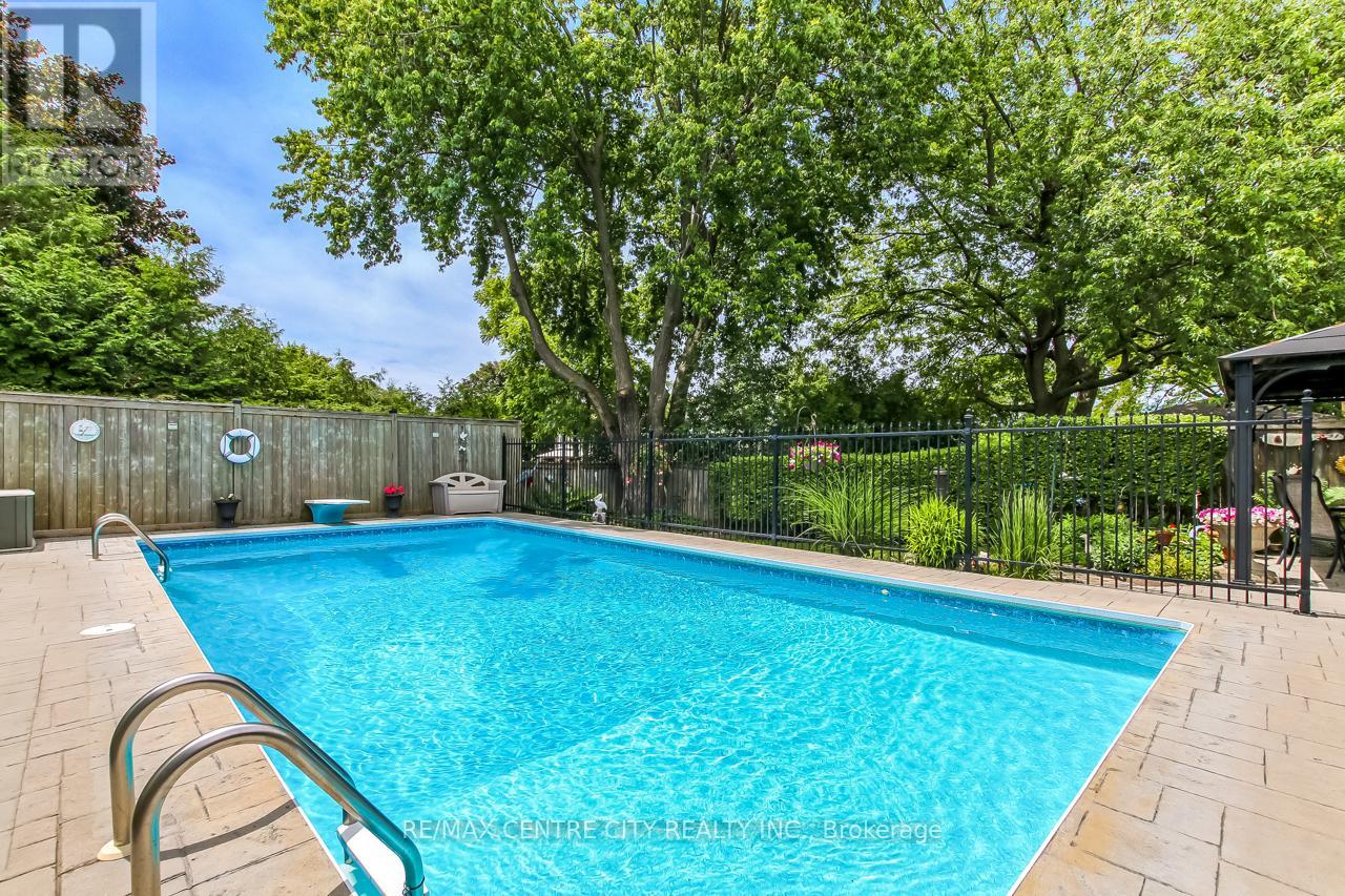 20 HINES CRESCENT - 26