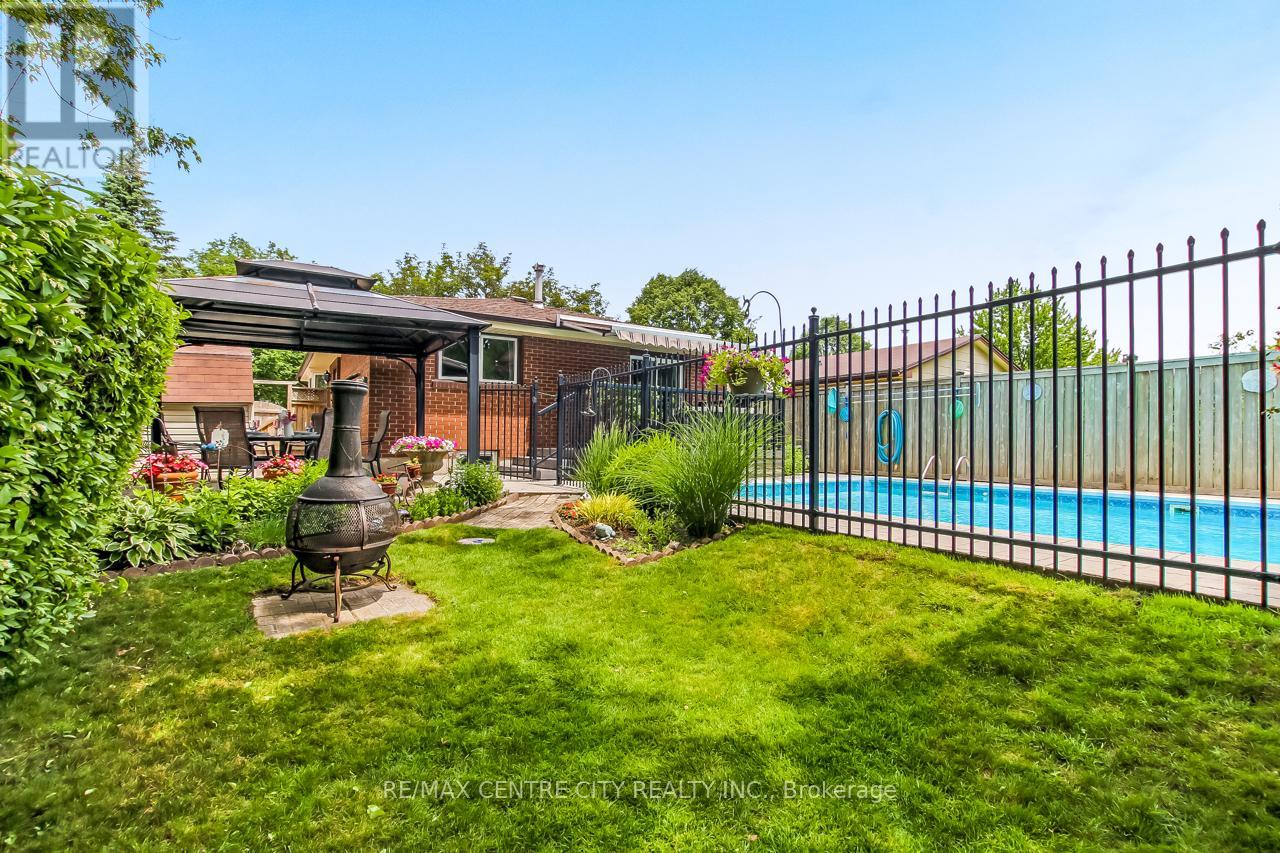 20 HINES CRESCENT - 29