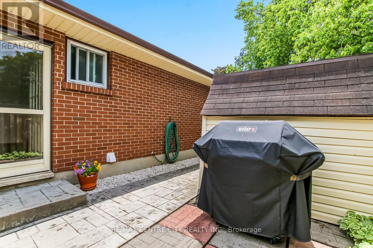 20 HINES CRESCENT - 32