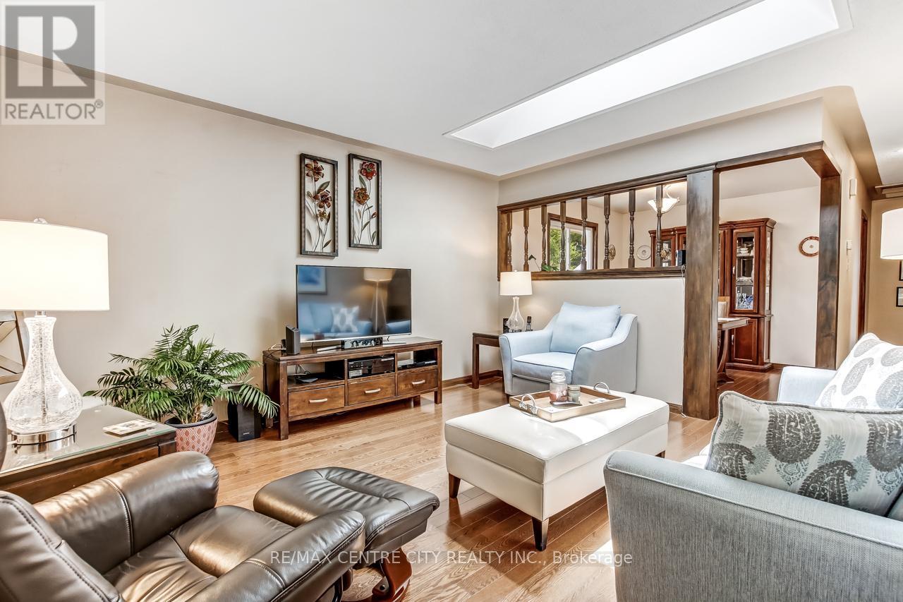 20 HINES CRESCENT - 5