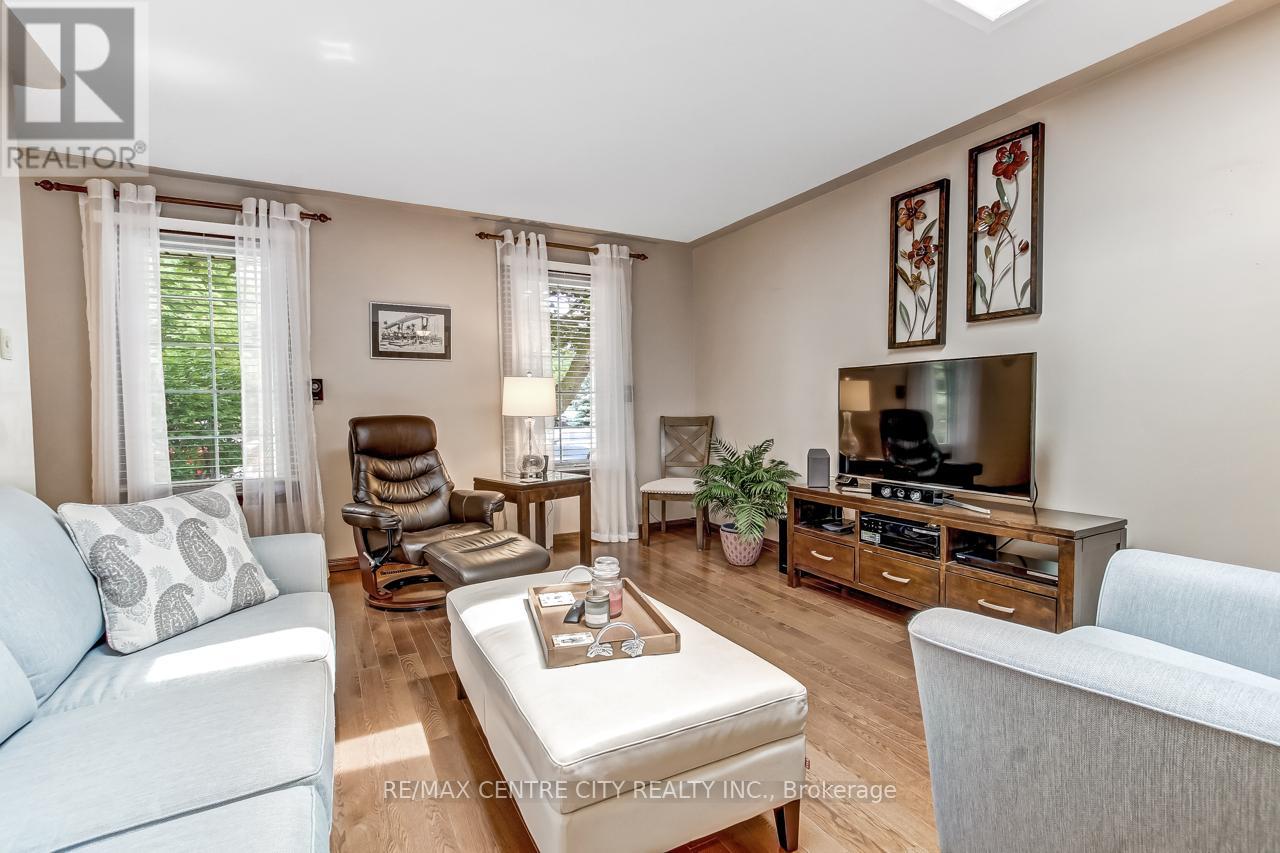 20 HINES CRESCENT - 6