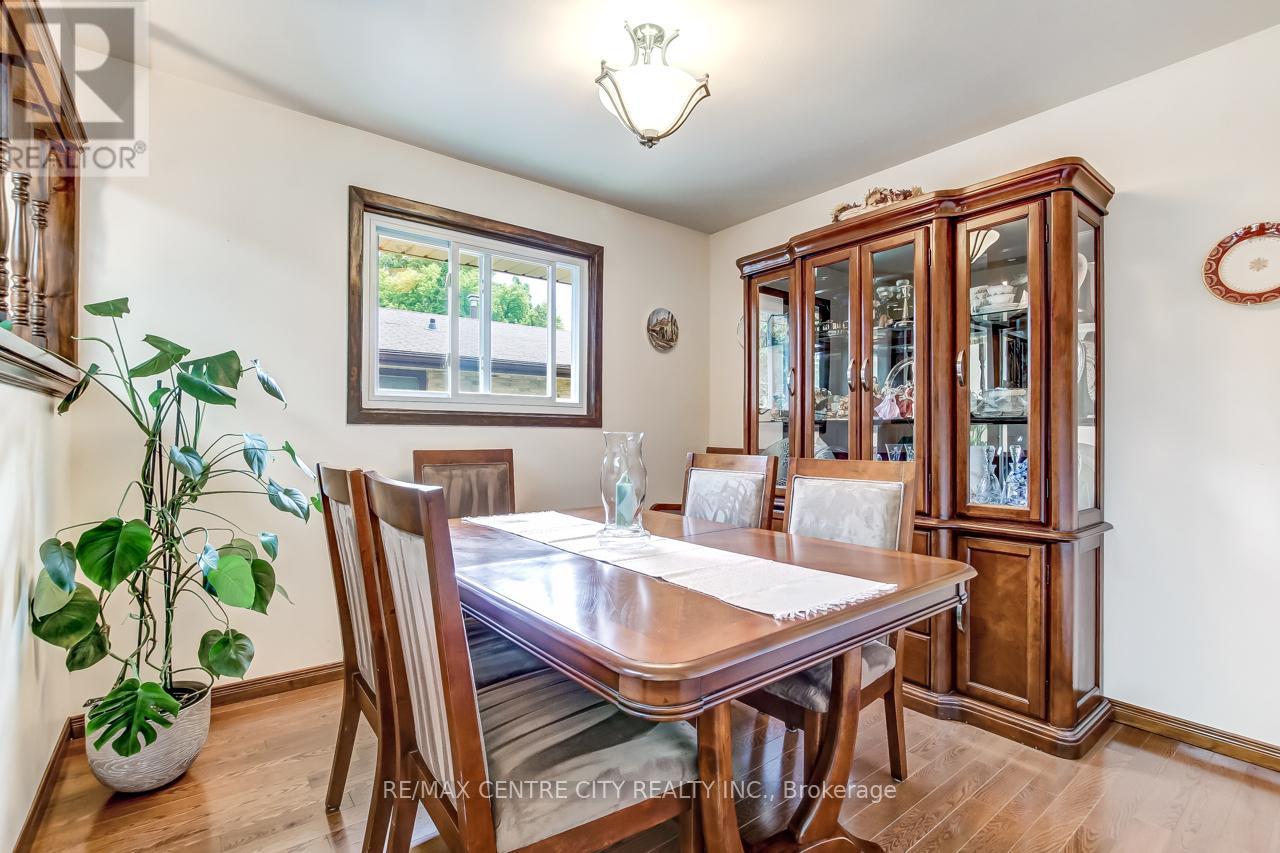 20 HINES CRESCENT - 7