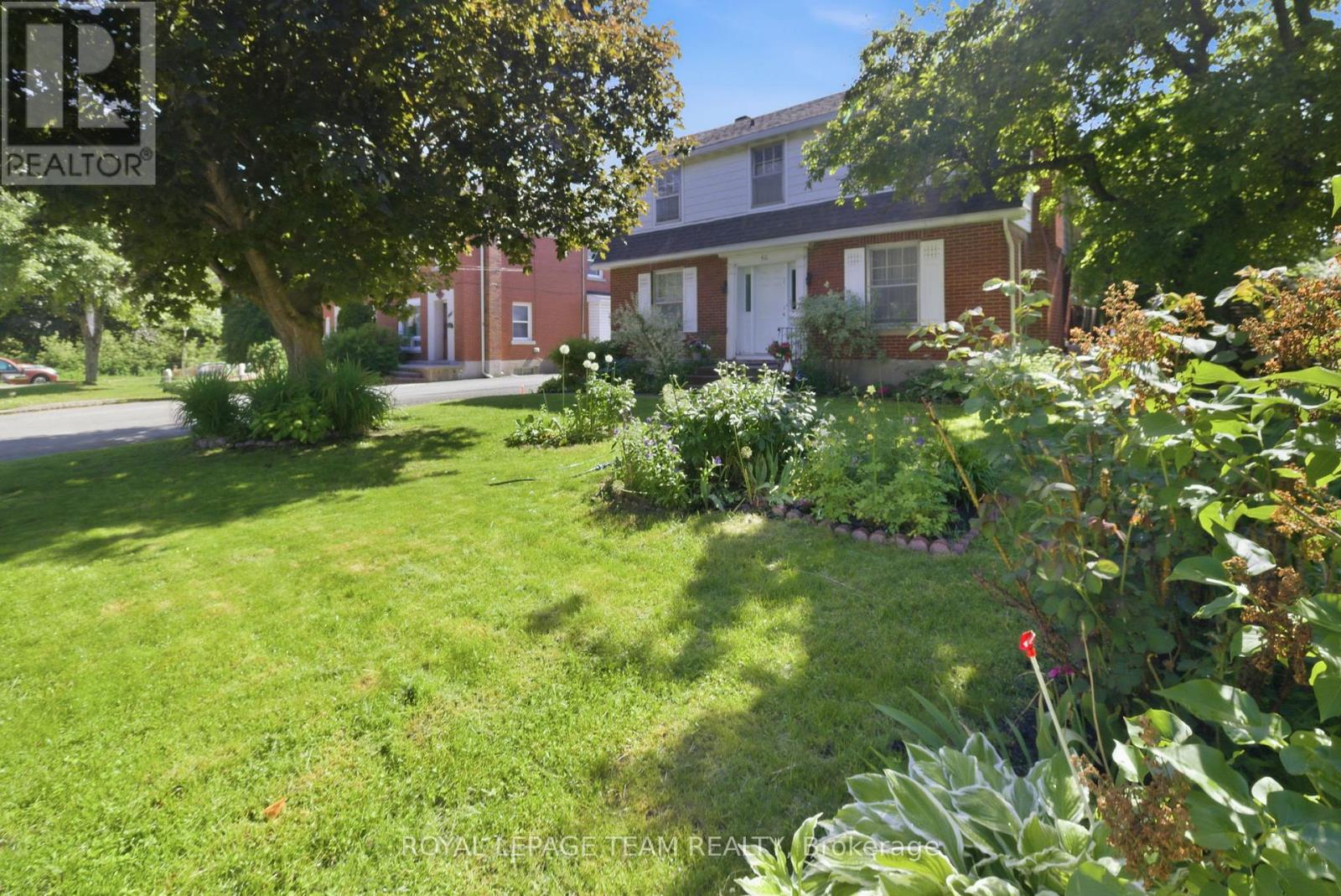 416 TWEEDSMUIR AVENUE - 3