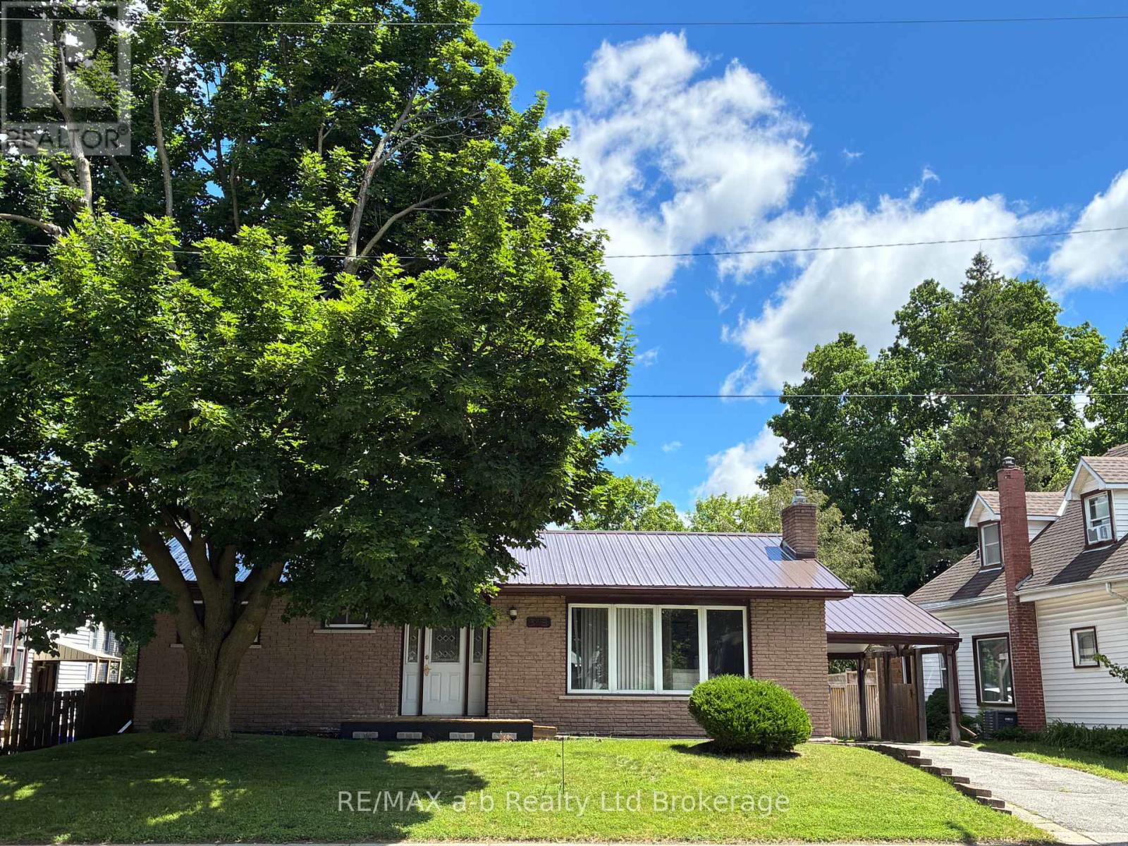 318 BROADWAY STREET - 1
