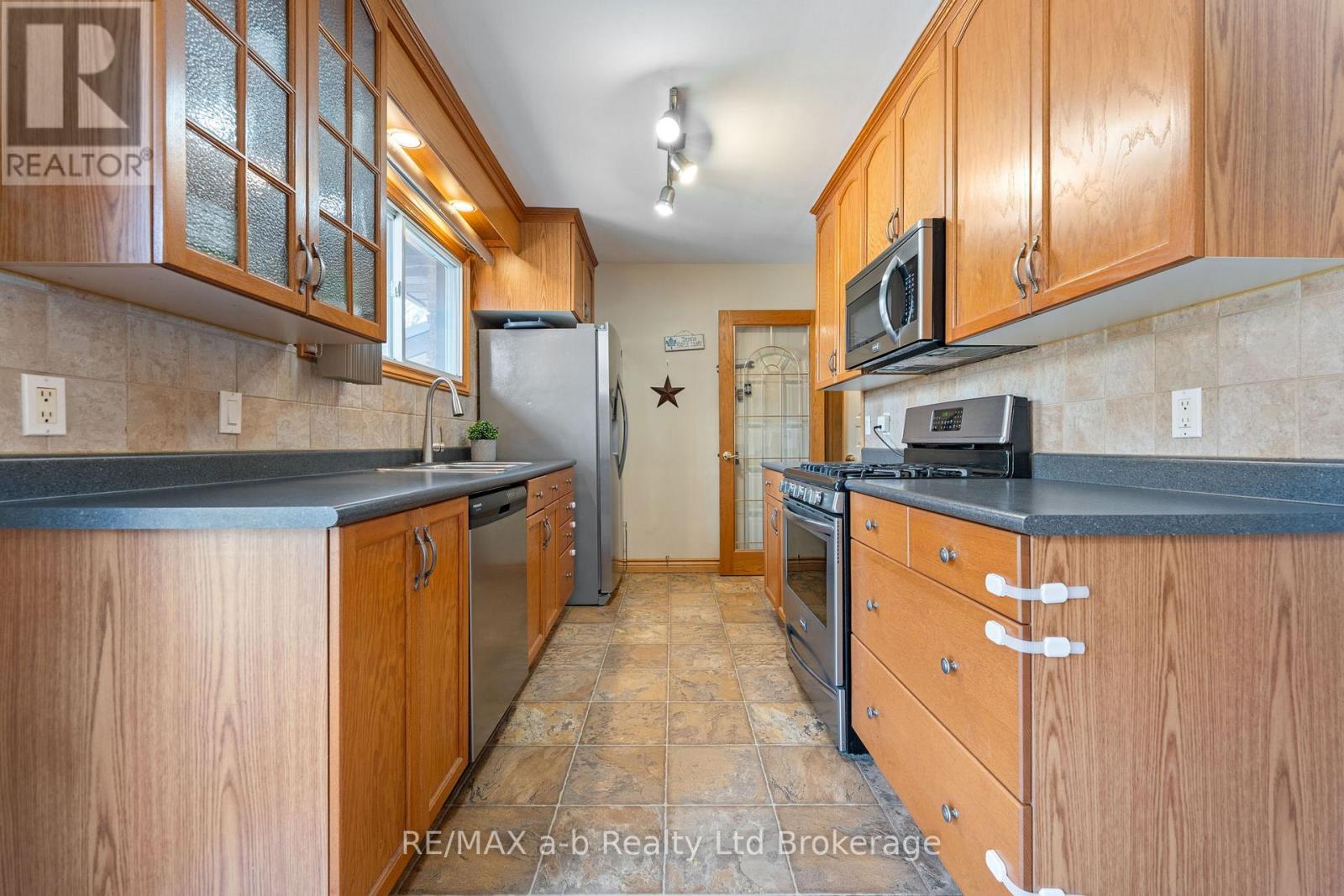 318 BROADWAY STREET - 7