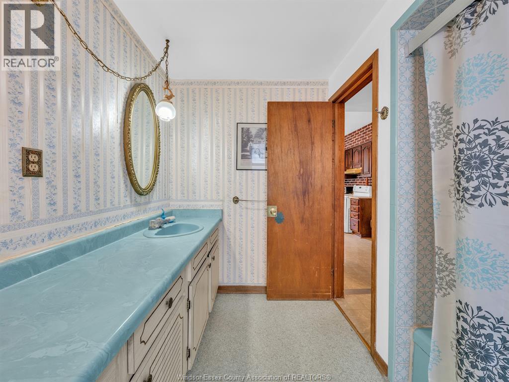 1221 ERIE - 13