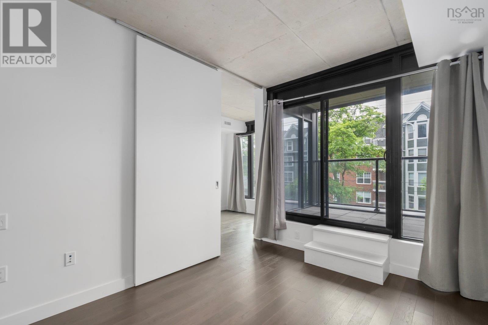 #312 1048 Wellington Street - 13