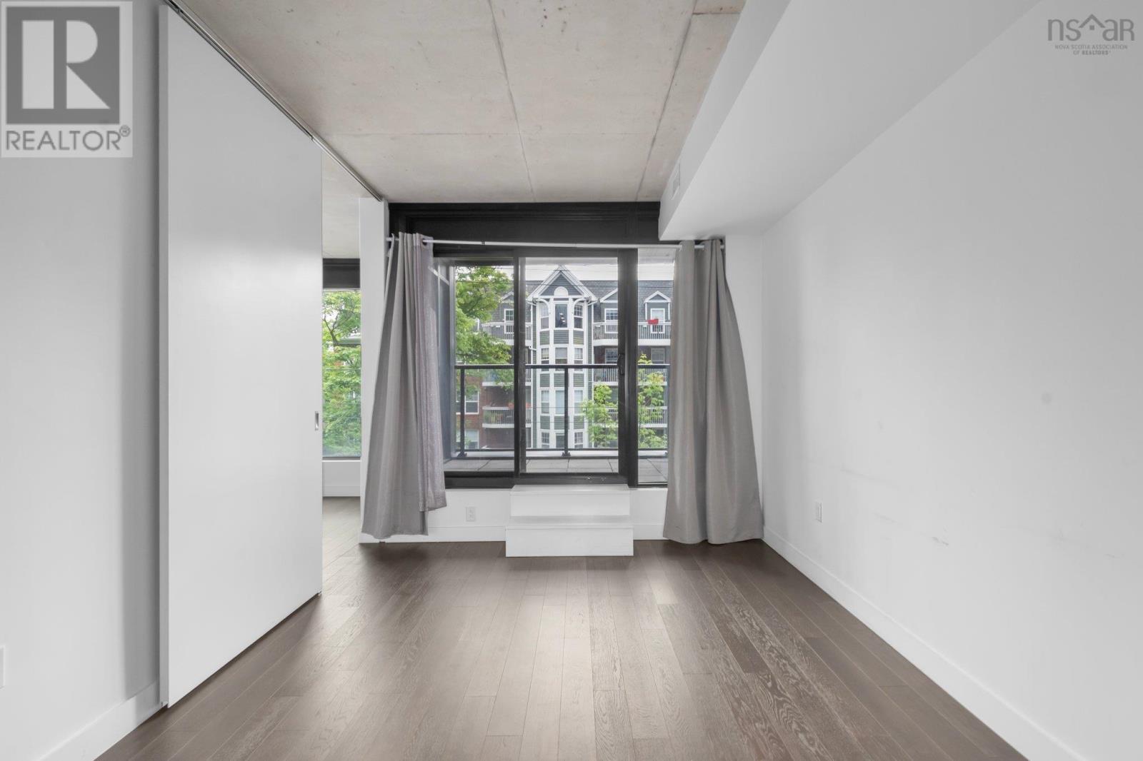 #312 1048 Wellington Street - 12