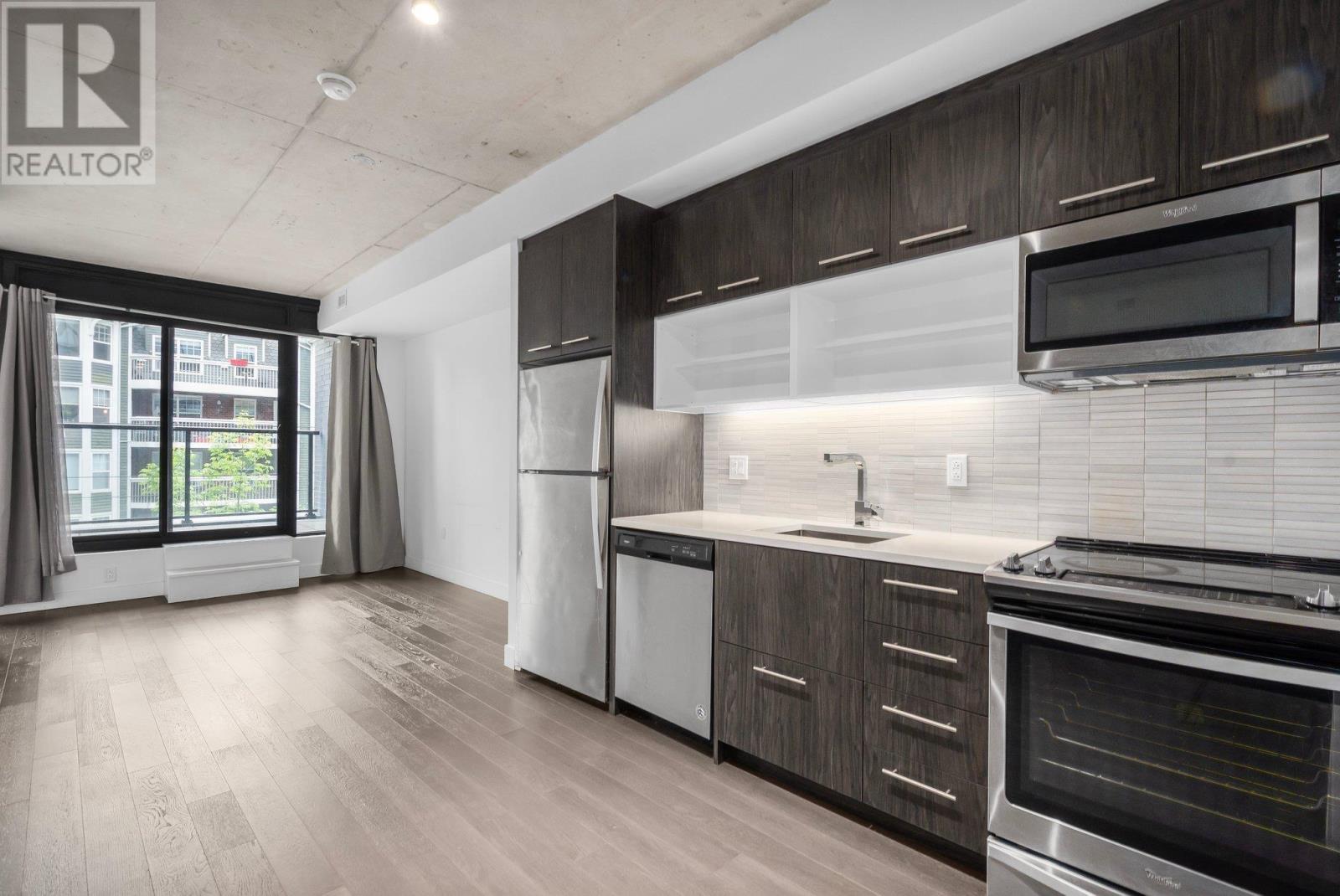 #312 1048 Wellington Street - 3