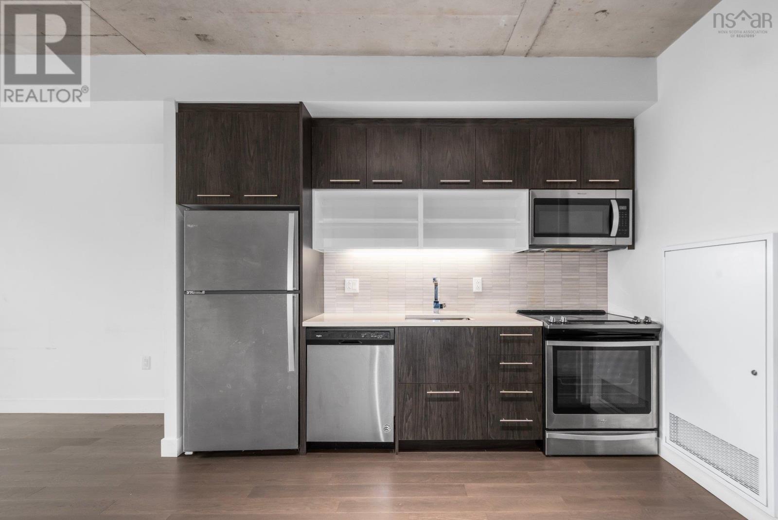 #312 1048 Wellington Street - 4