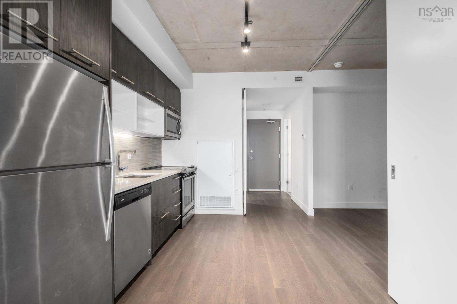 #312 1048 Wellington Street - 6