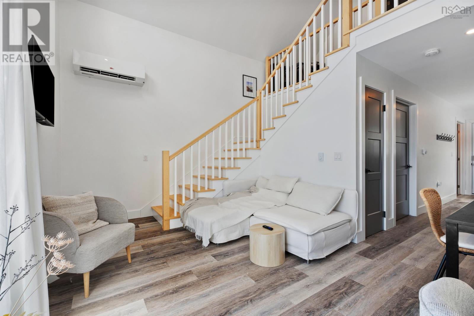 15 Shore Road - 16