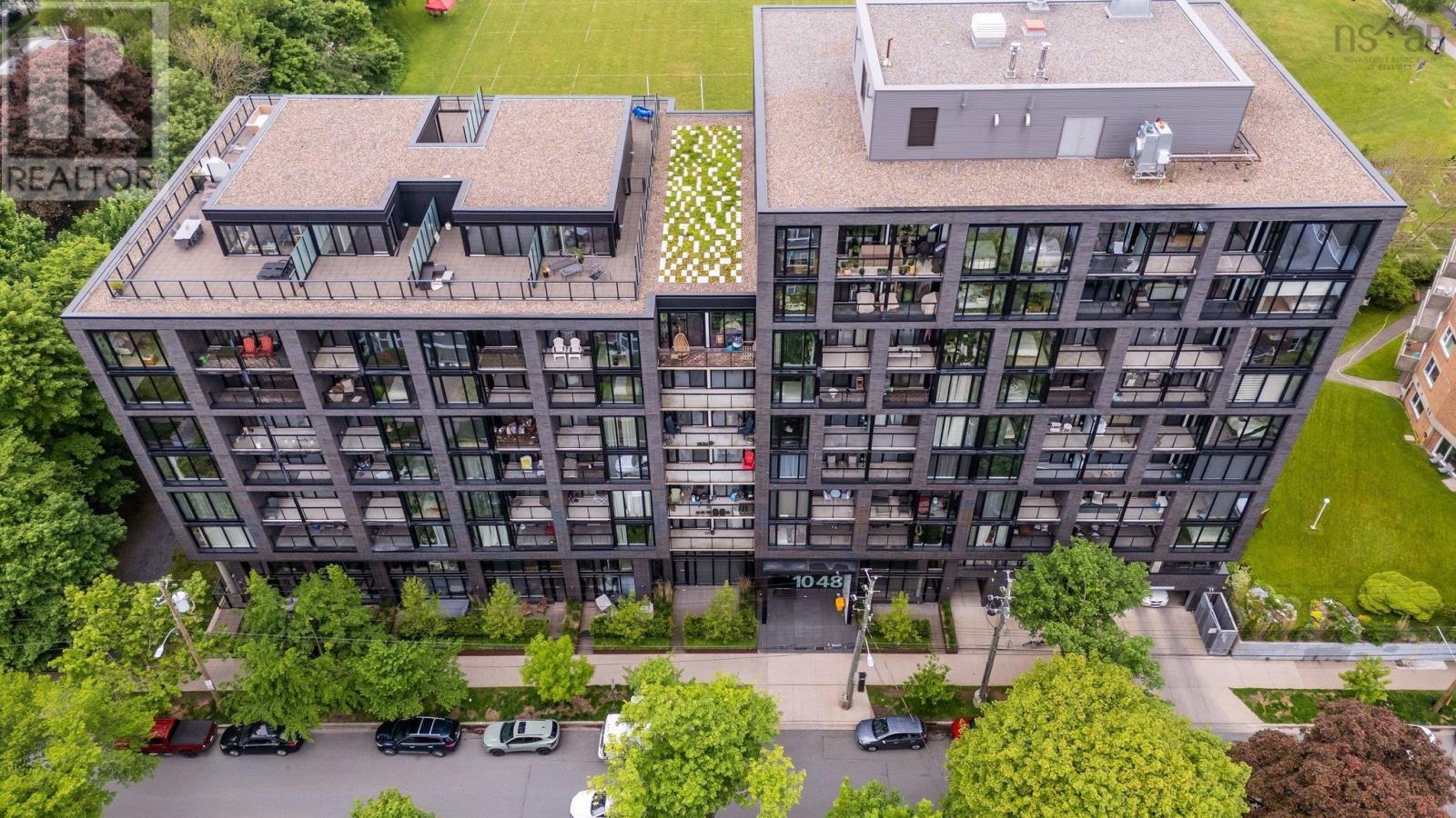 #312 1048 Wellington Street - 37