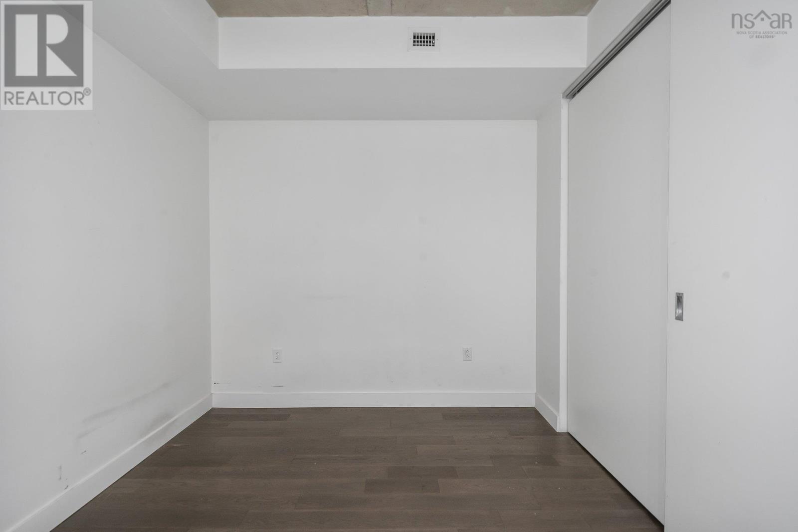 #312 1048 Wellington Street - 7