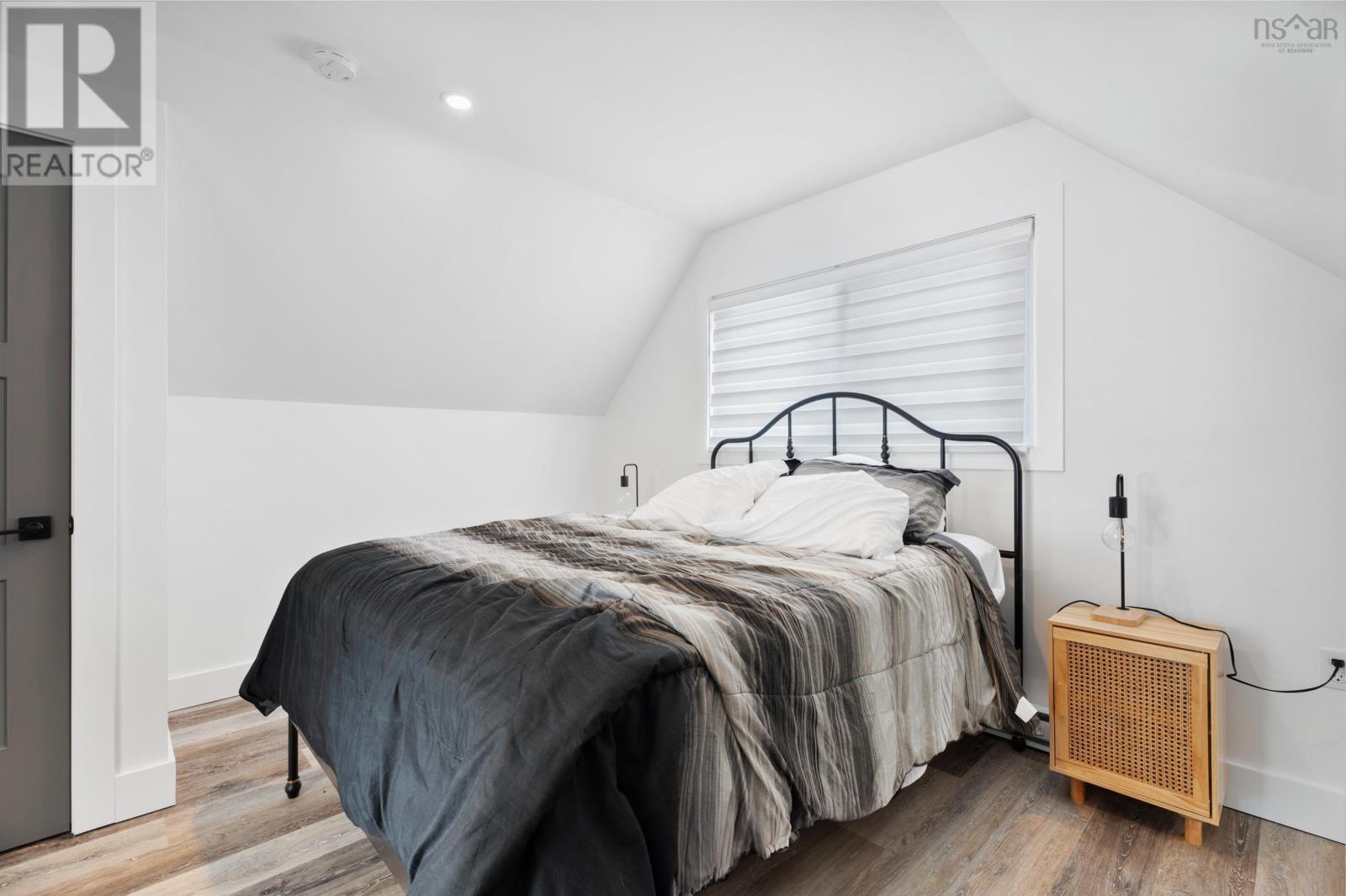 15 Shore Road - 19