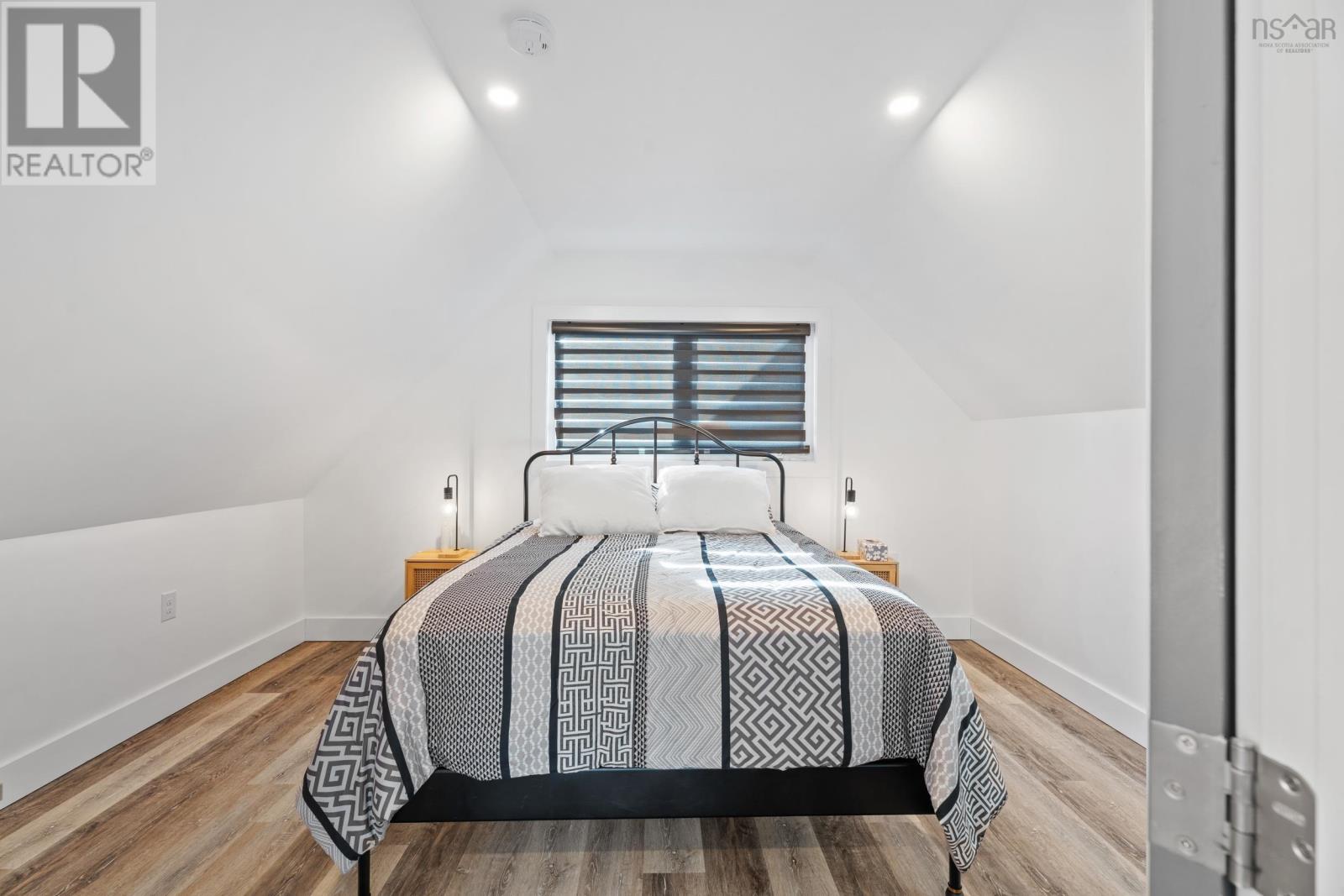 15 Shore Road - 11