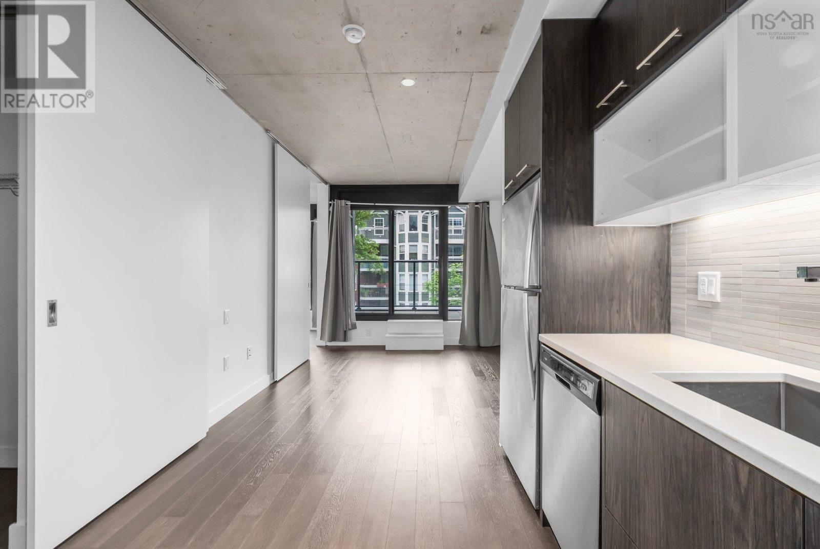 #312 1048 Wellington Street - 5