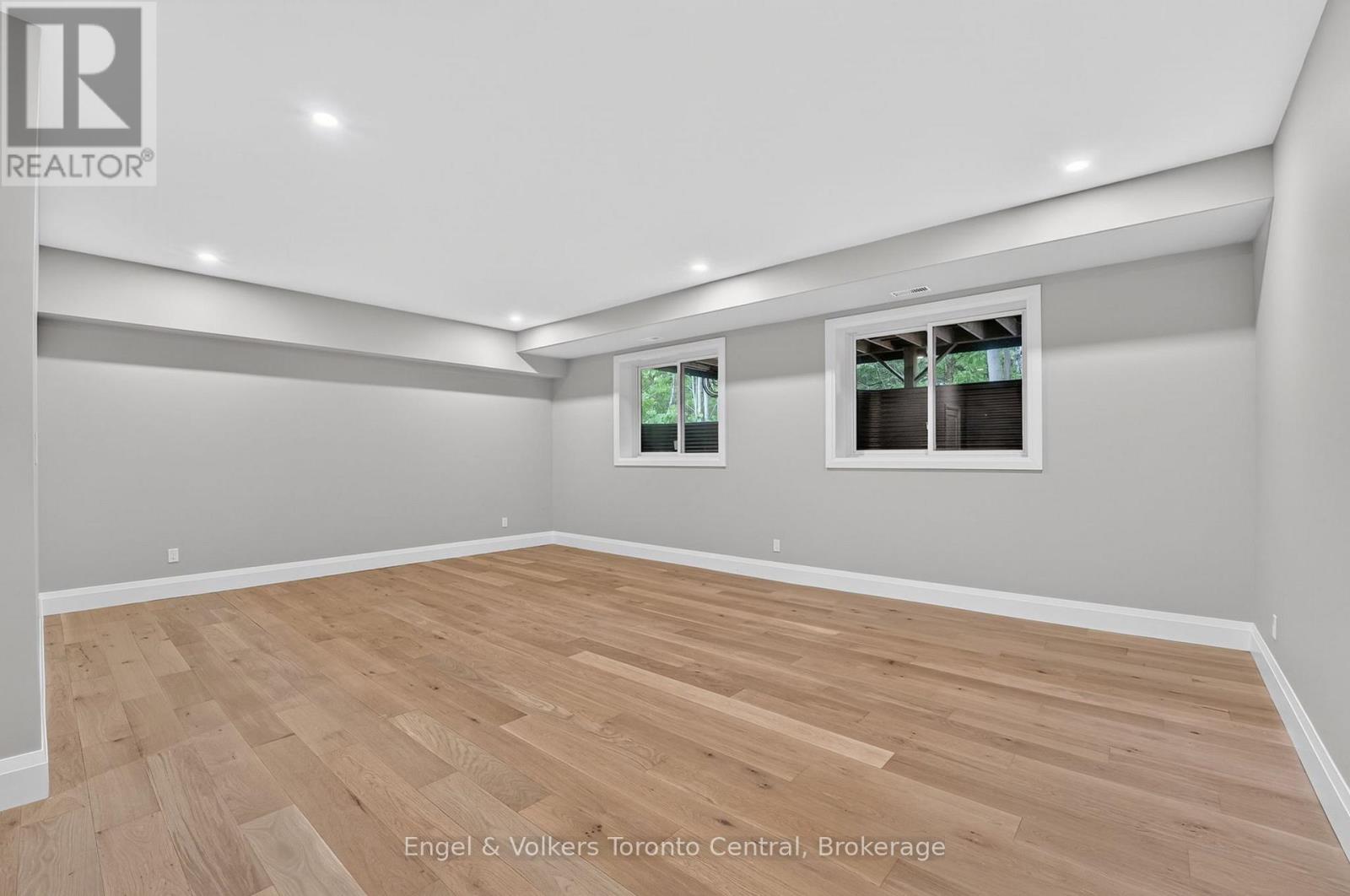 1093 HIGHWAY 141 DRIVE - 32