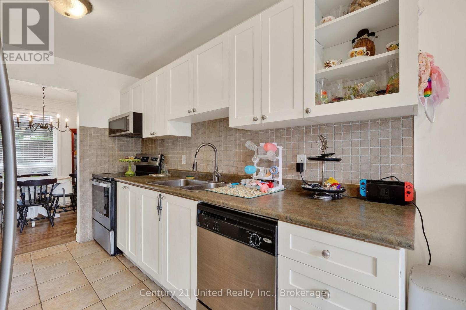 42 PEACOCK BOULEVARD - 9