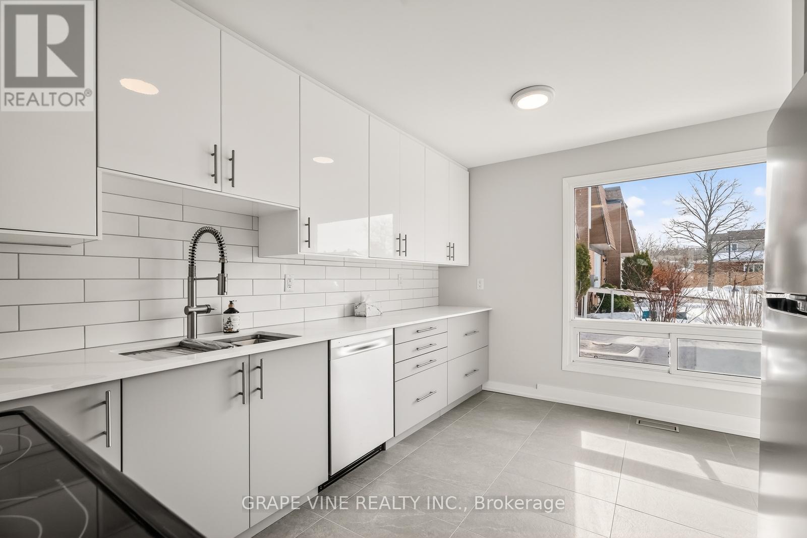 3 Bed, 2 Bath House for Sale in Ottawa – 14 – 3565 DOWNPATRICK ROAD, Ottawa – MLS# X12869202 - Image 10