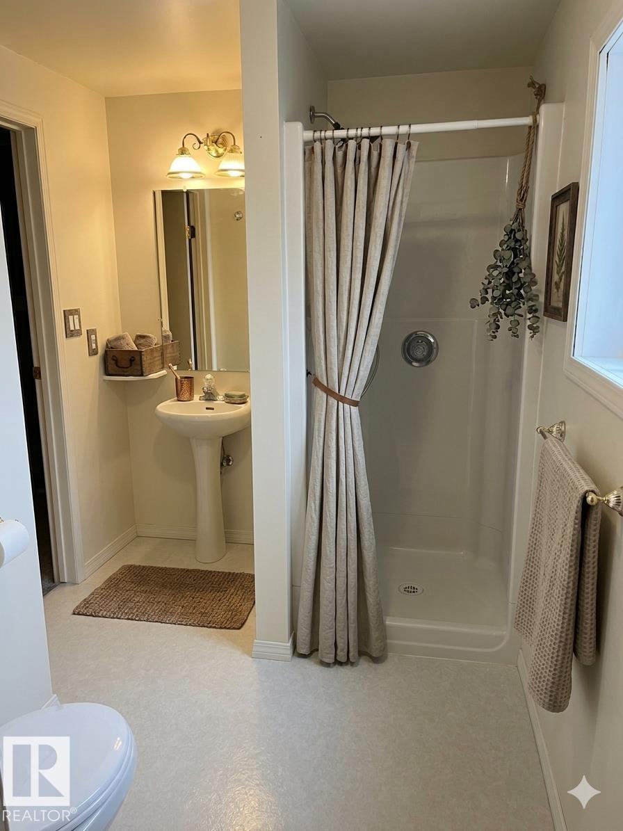 4712 49 AV — photo 14