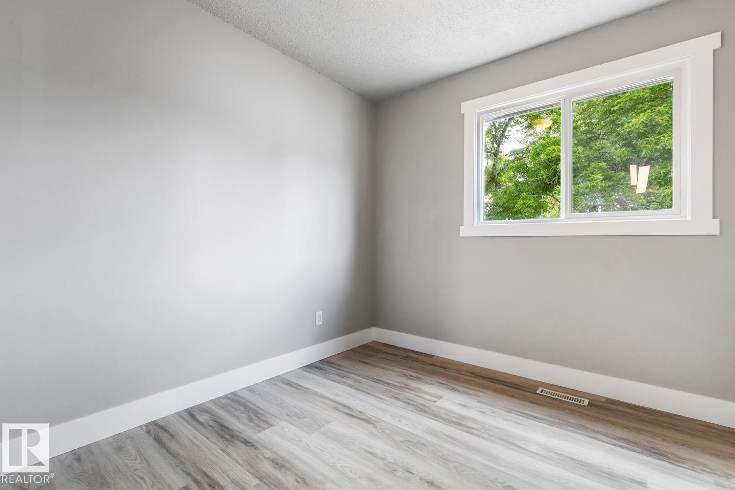 75 MCLEOD PL NW - 23
