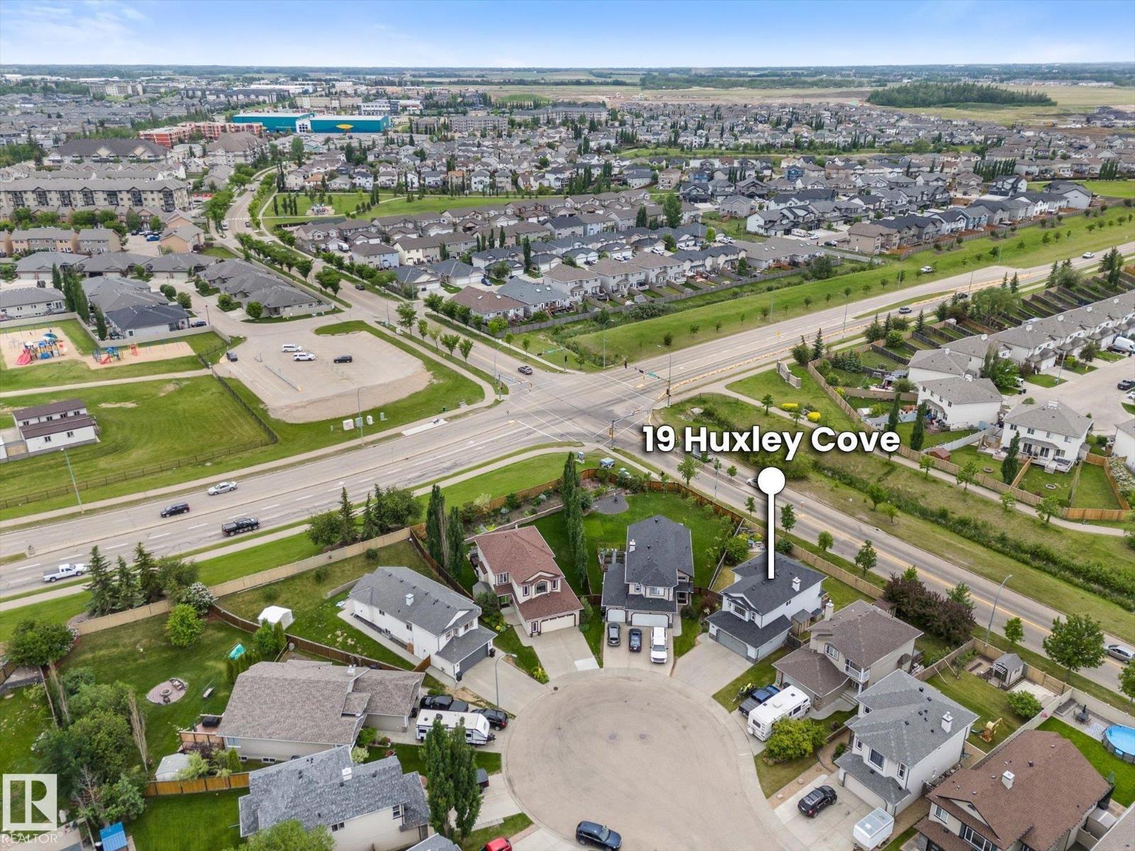 19 Huxley CV — photo 35