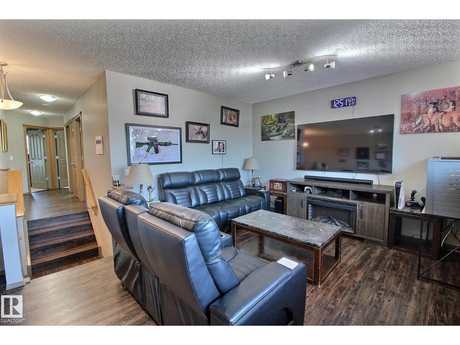 19 Huxley CV — photo 20